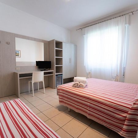 Hotel Dafne Пунта-Марина Екстер'єр фото