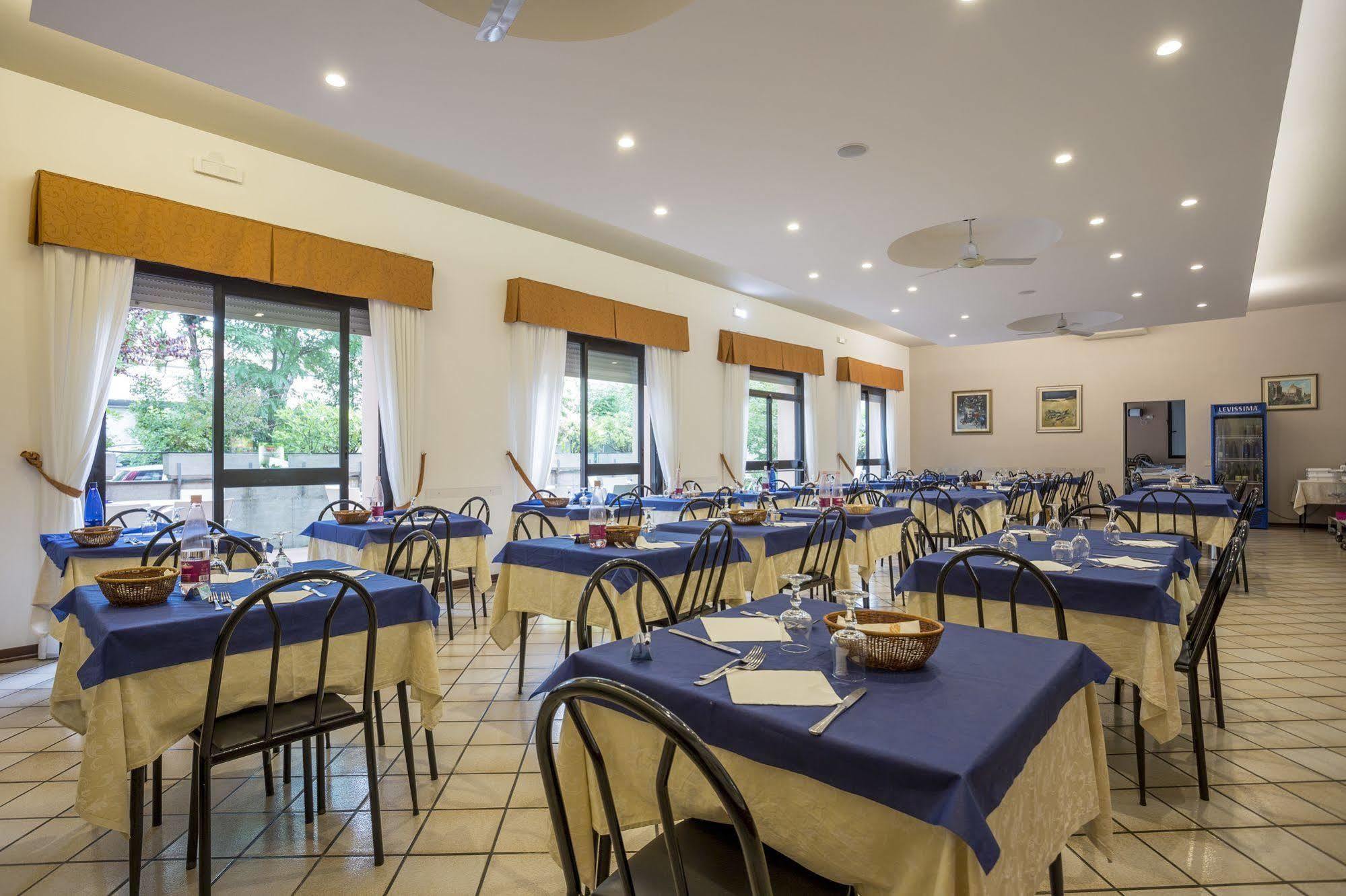 Hotel Dafne Пунта-Марина Екстер'єр фото